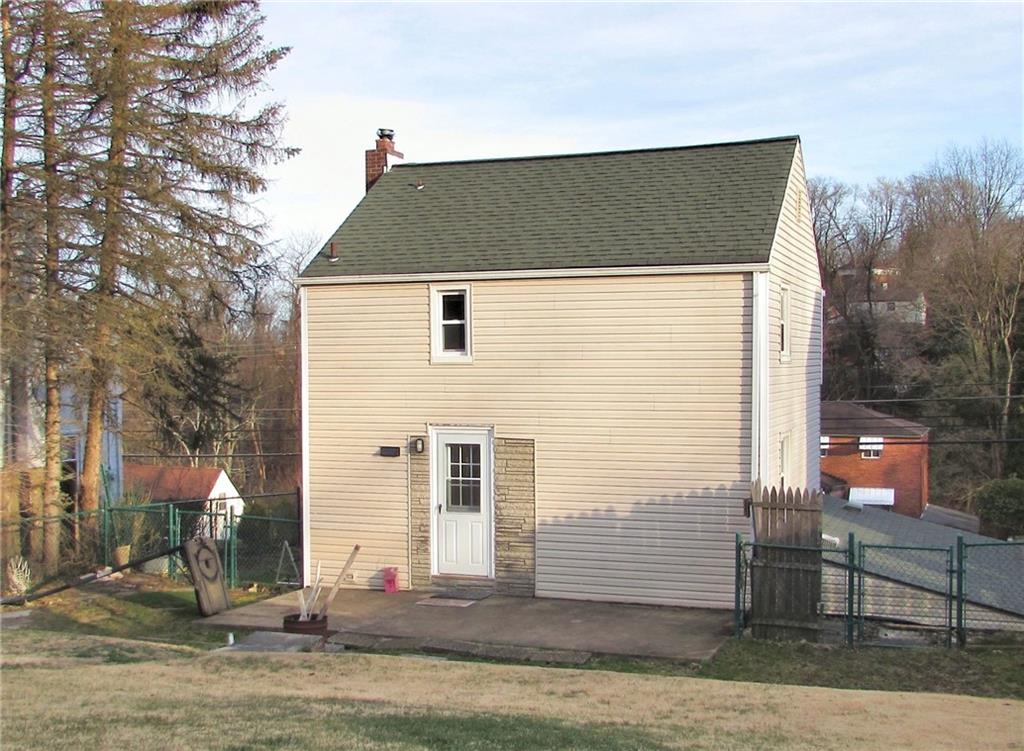 739 Hamil Road Verona, PA 15147 - Photo 4 of 25 Gallery Image 4