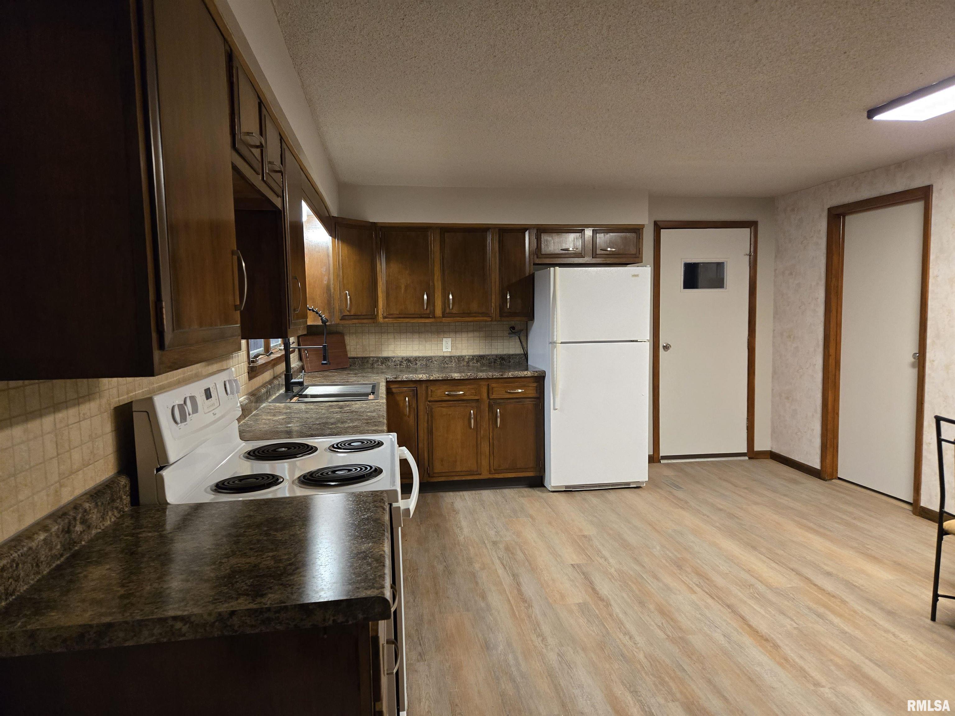 110 Mound Street Blandinsville, IL 61420 - Photo 4 of 23