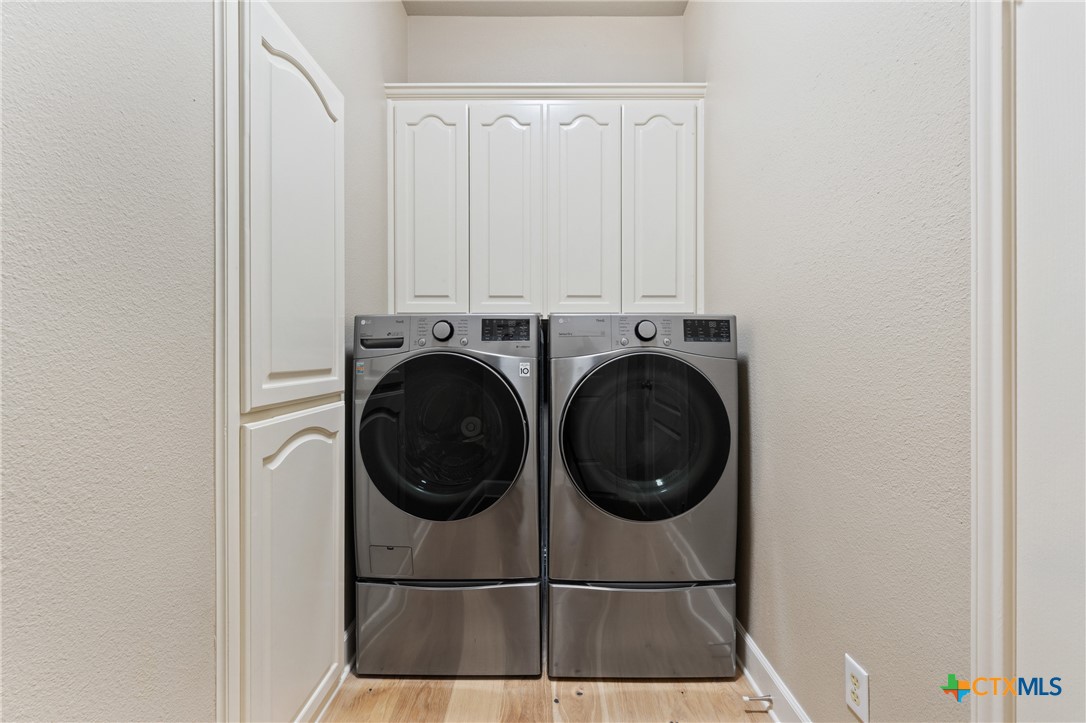 4512 Sunflower Lane Temple, TX 76502 - Photo 25 of 48 a view of a washer and dryer
