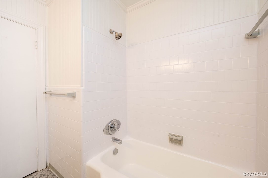 11824 Boyd Road Chester, VA 23831 - Photo 19 of 36 a bathroom with a bathtub