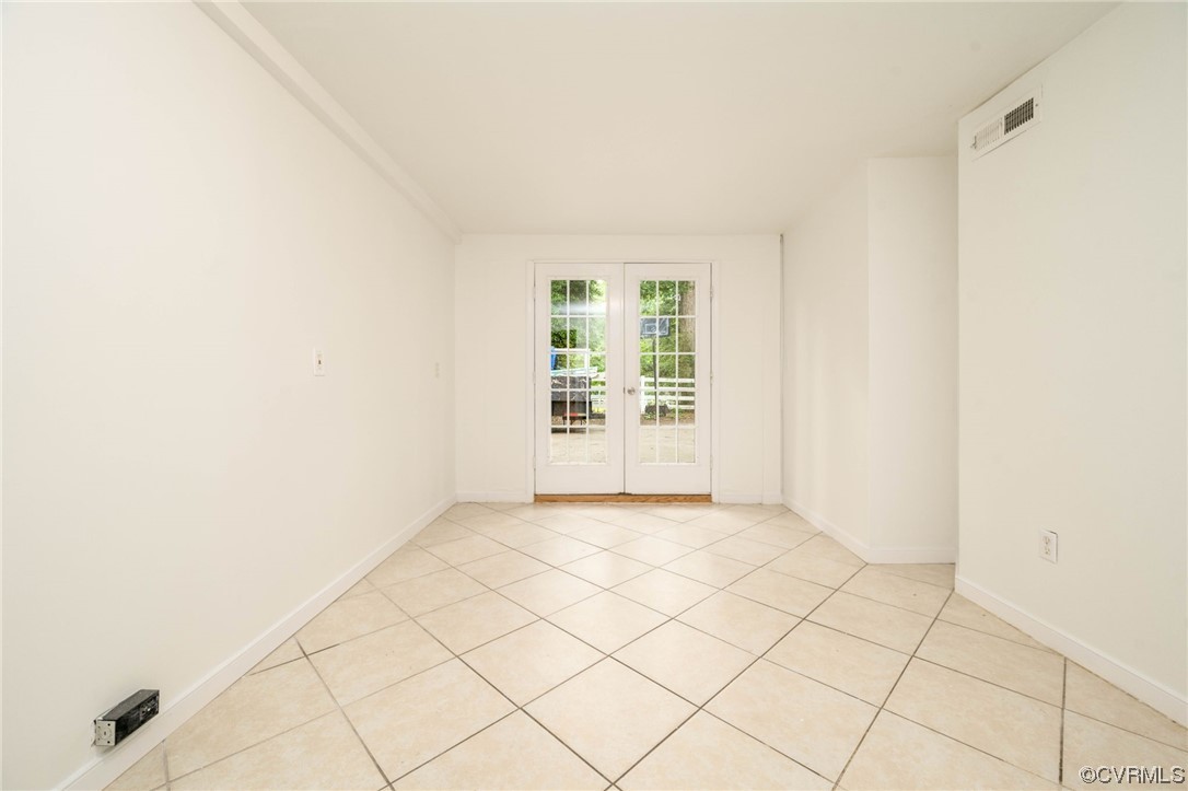 11824 Boyd Road Chester, VA 23831 - Photo 29 of 36 an empty room with windows