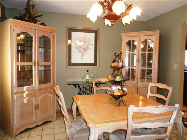 762 East Hurd Road Monroe, MI 48162 - Photo 7 of 25 20428012-6.JPG