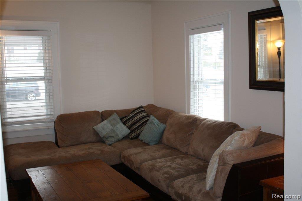 133 Lysander Street Rochester, MI 48307 - Photo 7 of 19 Living1.JPG