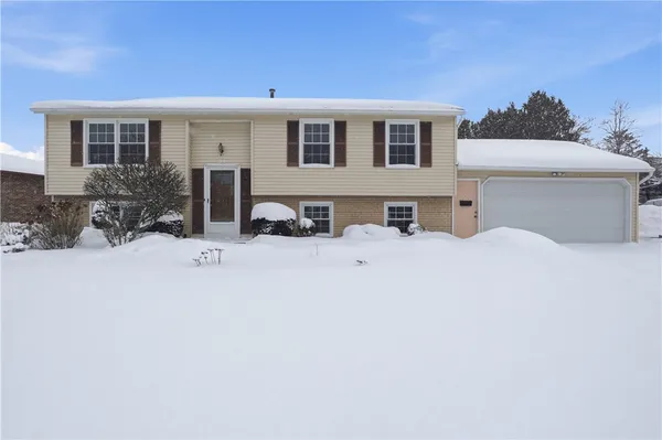 $335,000 | 95 Spring Tree Lane, Greece, NY 14612
