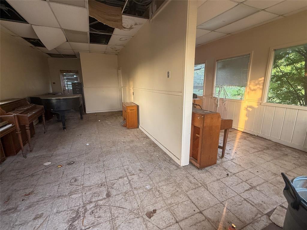 1700 Don Lee Road Joshua, TX 76058 - Photo 14 of 33 Inside Workshop