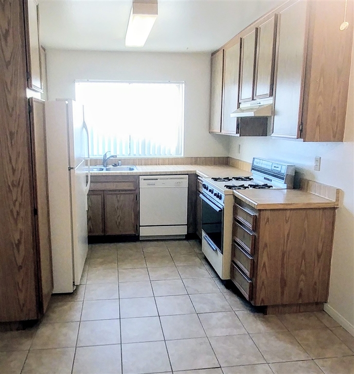 10386 Alphonse Street, Unit G4 Santee, CA 92071 - Photo 4 of 9 Light / bright kitchen with window over the sink.
