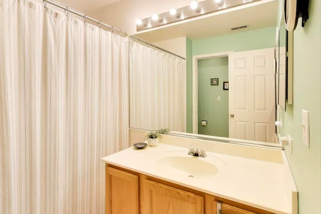 $425,000 | 6648 Weather Hill Drive, Willowbrook, IL 60527