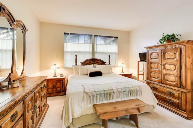 $425,000 | 6648 Weather Hill Drive, Willowbrook, IL 60527