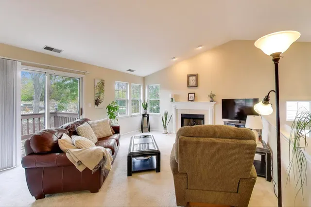 $425,000 | 6648 Weather Hill Drive, Willowbrook, IL 60527