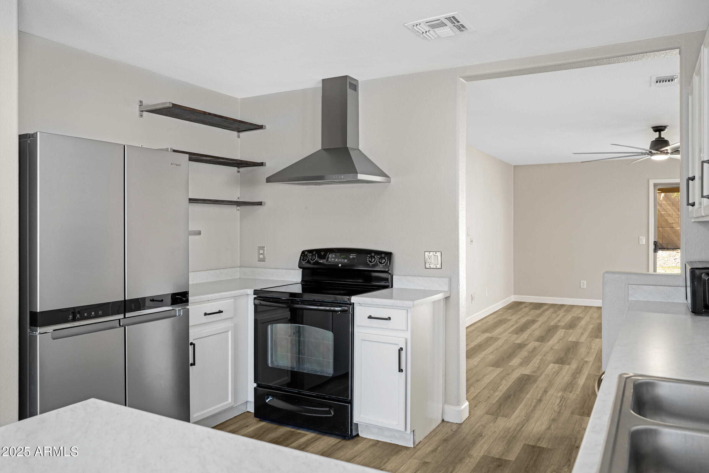 2625 East Beverly Road Phoenix, AZ 85042 - Photo 9 of 53 2625 E Beverly Rd-15