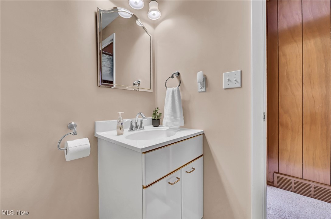 7338 Ames Road Cleveland, OH 44130 - Photo 31 of 38 Gallery Image 31