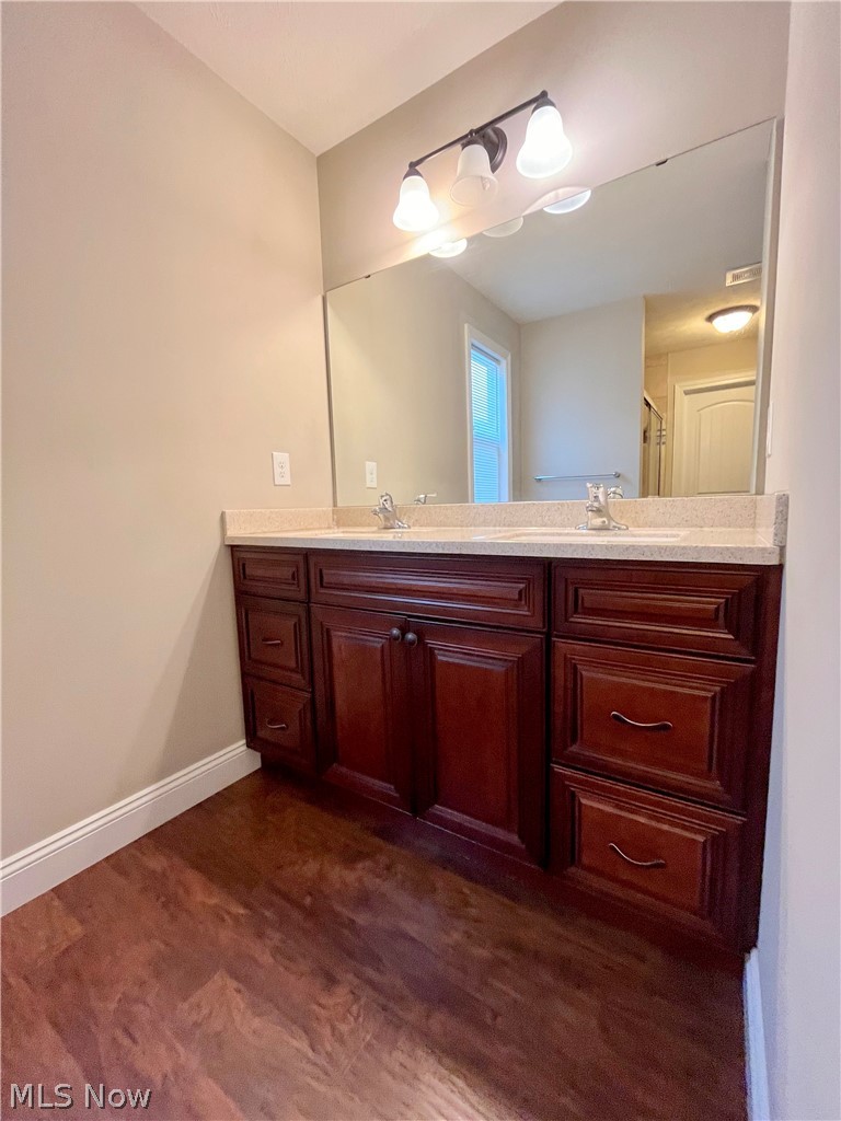 1134 Mayfield Ridge Road Cleveland, OH 44124 - Photo 23 of 41 Bathroom featuring oversized vanity