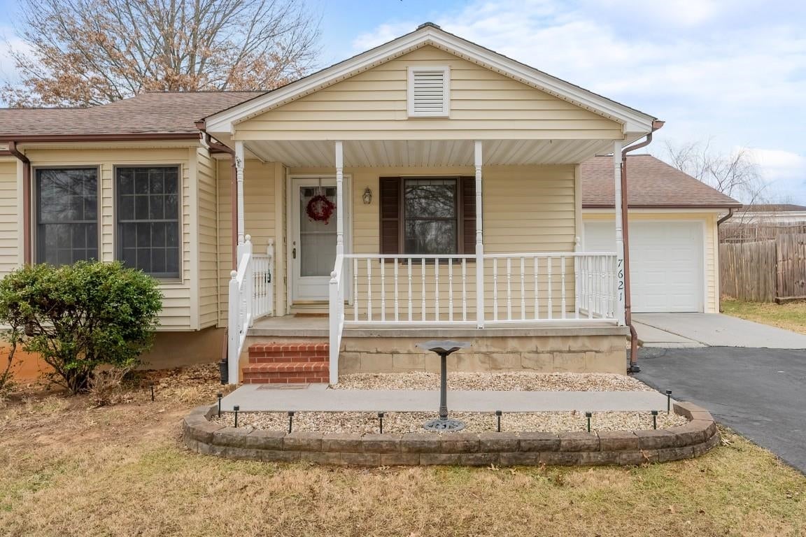 7621 Brooklyn Road Radford, VA 24141 - Photo 5 of 66 Gallery Image 5