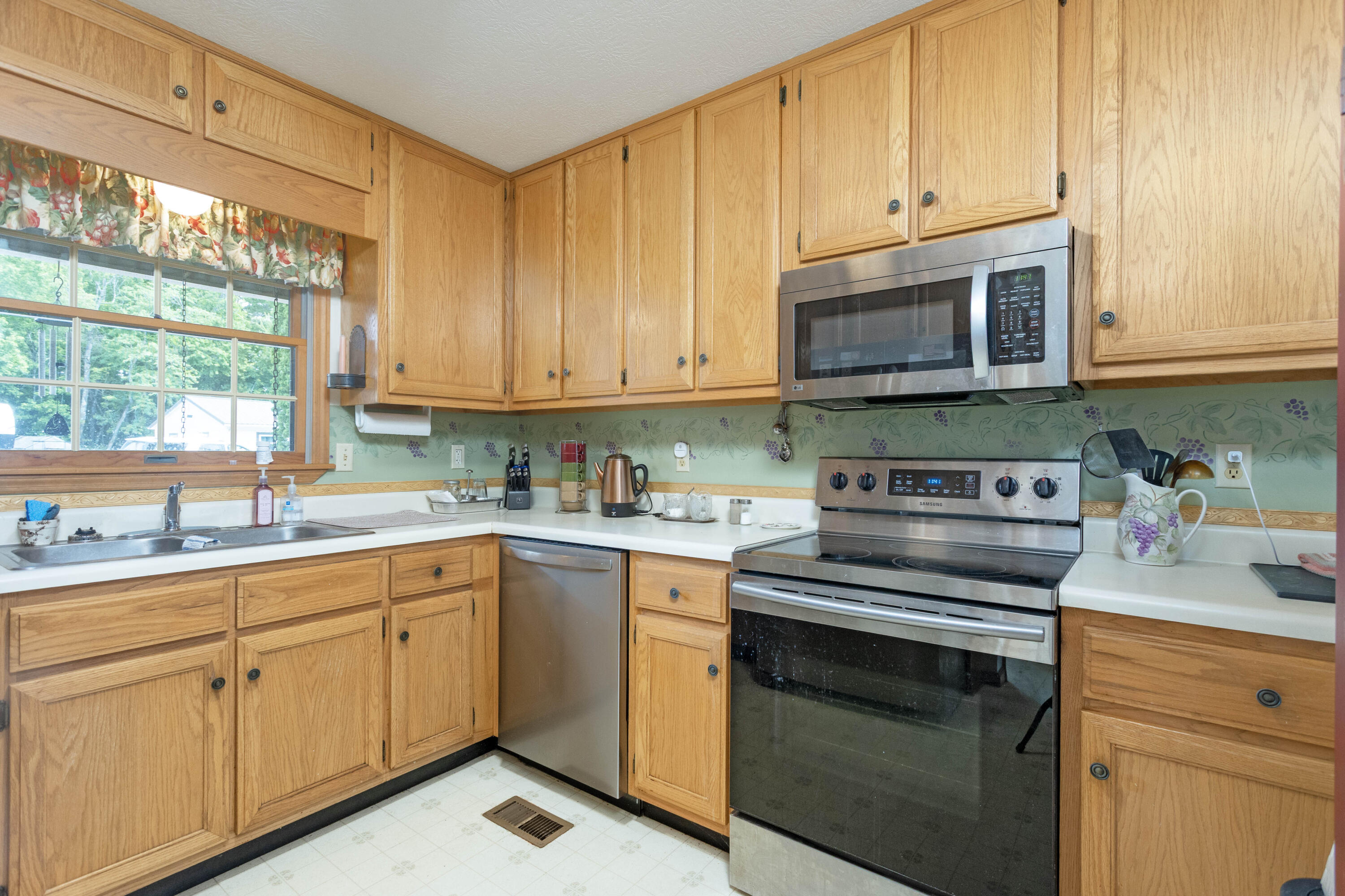 246 Howell Drive Spring City, TN 37381 - Photo 15 of 46 14