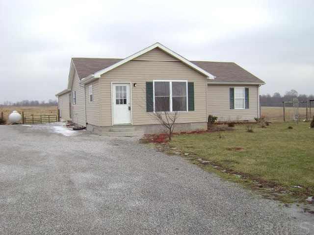 4092 South Eastern School Road Pekin, IN 47165 - Photo 3 of 9 Gallery Image 3
