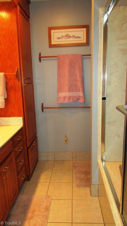 3313 Midkiff Road Winston-Salem, NC 27106 - Photo 14 of 30 Hall full bath
