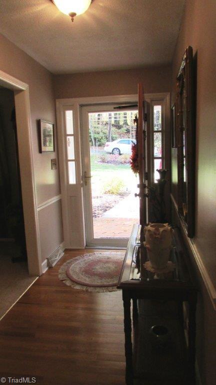 3313 Midkiff Road Winston-Salem, NC 27106 - Photo 3 of 30 Foyer