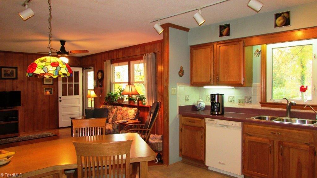3313 Midkiff Road Winston-Salem, NC 27106 - Photo 5 of 30 Family room opens to deck