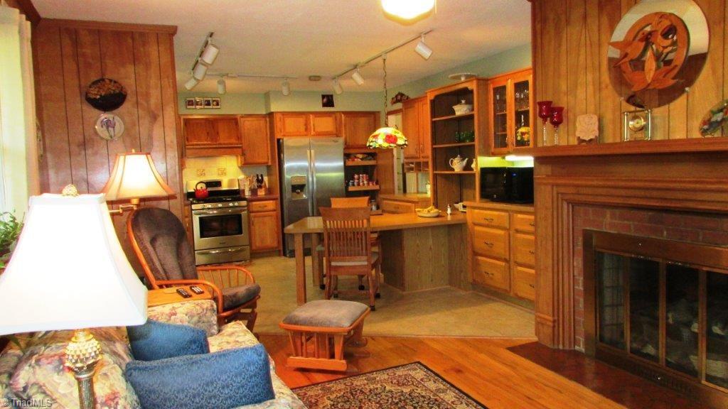 3313 Midkiff Road Winston-Salem, NC 27106 - Photo 6 of 30 Fabulous open family kitchen