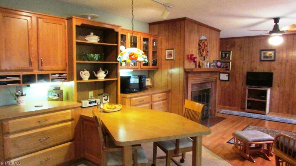 3313 Midkiff Road Winston-Salem, NC 27106 - Photo 8 of 30 Many built ins!