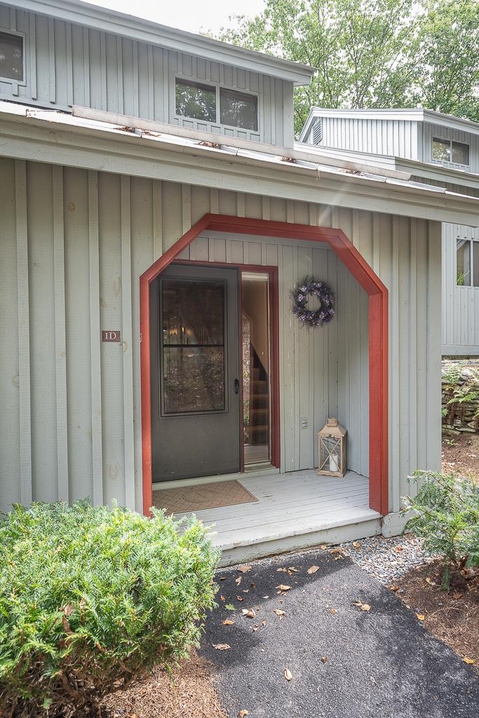 860 Murphys Road, Unit 1D Hartford, VT 05059 - Photo 3 of 38