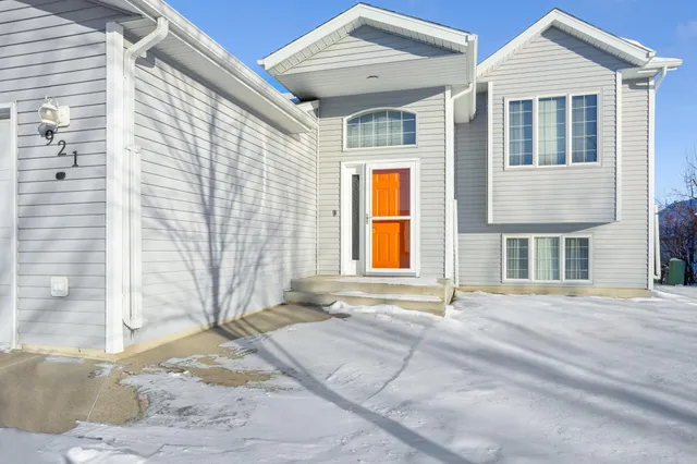 $359,000 | 921 Homestead Court, West Fargo, ND 58078