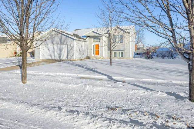 $359,000 | 921 Homestead Court, West Fargo, ND 58078