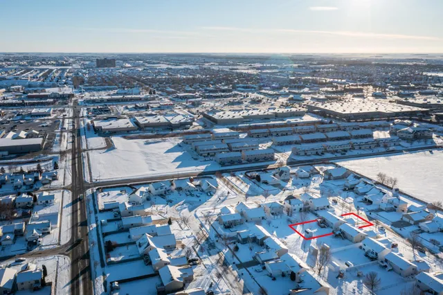 $359,000 | 921 Homestead Court, West Fargo, ND 58078