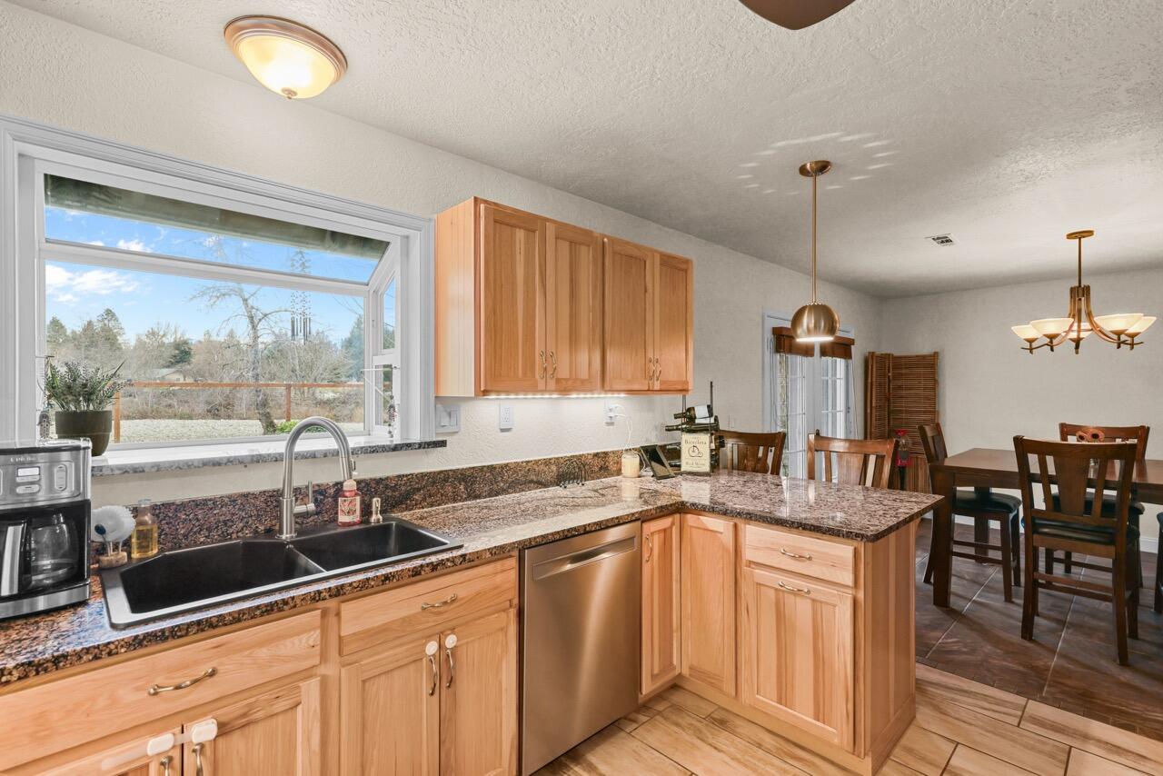 149 Queens Branch Road Rogue River, OR 97537 - Photo 15 of 48 EP1A6557 Large