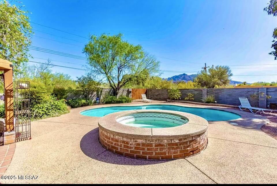 1020 West Orange Grove Road Tucson, AZ 85704 - Photo 3 of 27