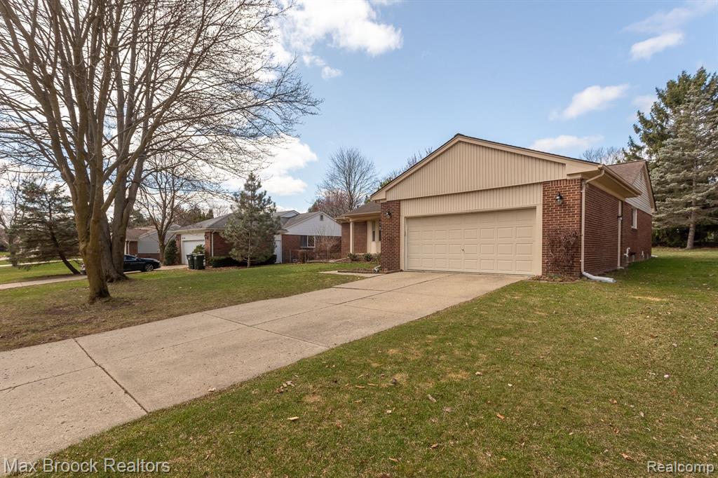 2232 Warrington Road Rochester Hills, MI 48307 - Photo 32 of 51