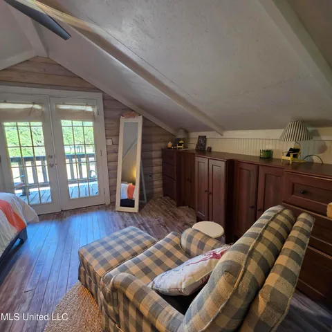 $1,550 | 1815 Nicholson Avenue, Unit UPPER LOFT, Waveland, MS 39576