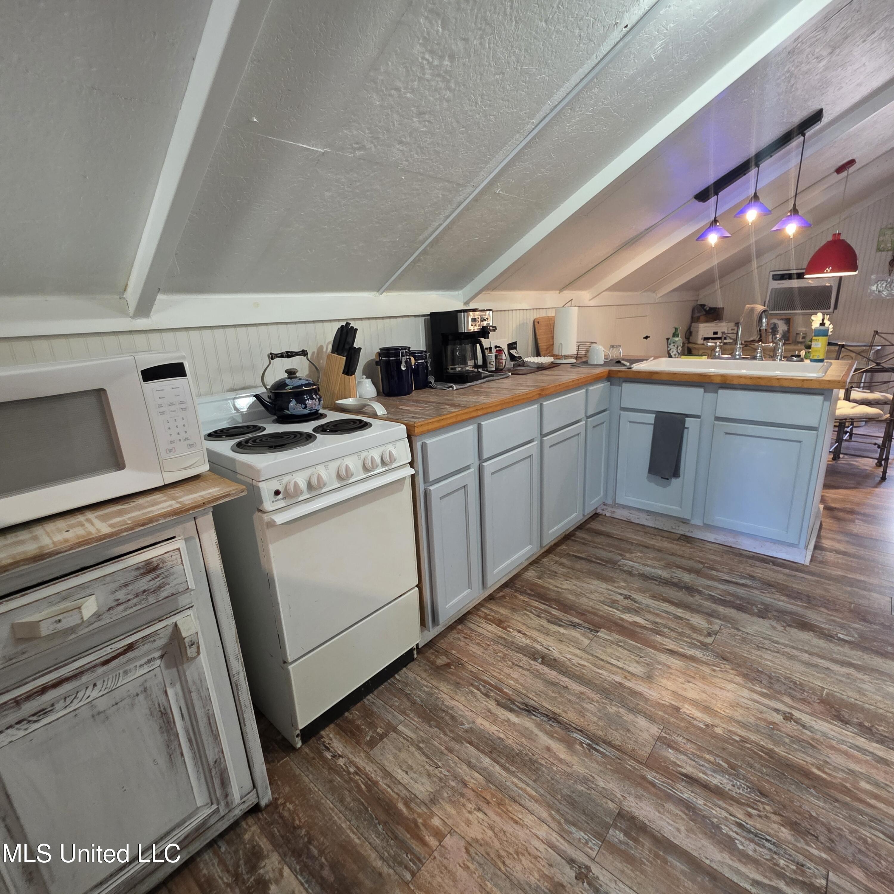 1815 Nicholson Avenue, Unit UPPER LOFT Waveland, MS 39576 - Photo 14 of 34 kitchen stove and sink