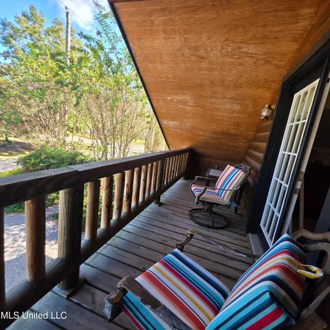 $1,550 | 1815 Nicholson Avenue, Unit UPPER LOFT, Waveland, MS 39576