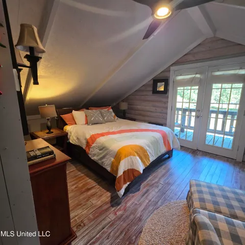 $1,550 | 1815 Nicholson Avenue, Unit UPPER LOFT, Waveland, MS 39576