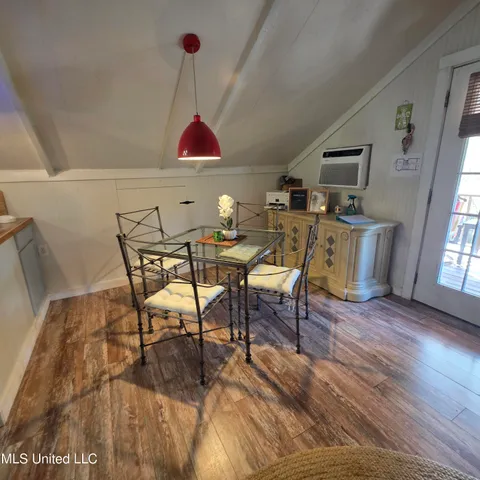 $1,550 | 1815 Nicholson Avenue, Unit UPPER LOFT, Waveland, MS 39576