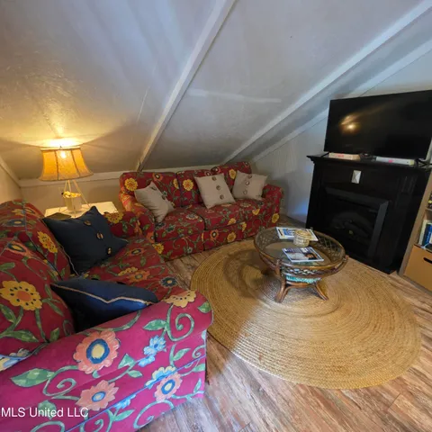 $1,550 | 1815 Nicholson Avenue, Unit UPPER LOFT, Waveland, MS 39576