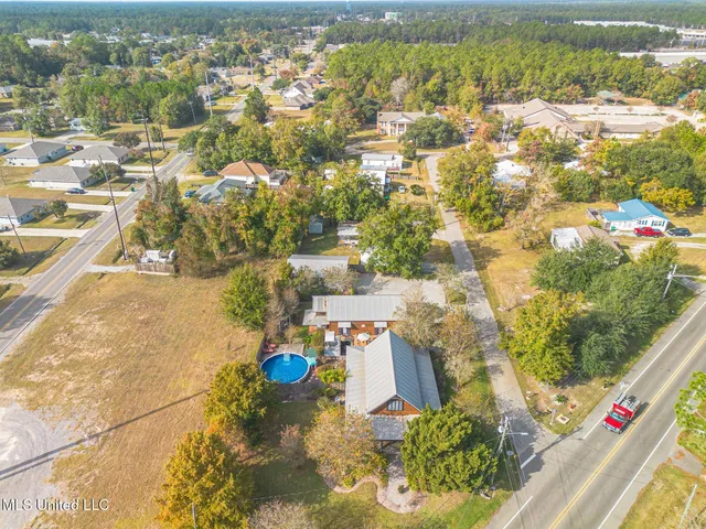 $1,550 | 1815 Nicholson Avenue, Unit UPPER LOFT, Waveland, MS 39576