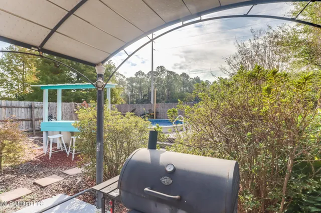 $1,550 | 1815 Nicholson Avenue, Unit UPPER LOFT, Waveland, MS 39576