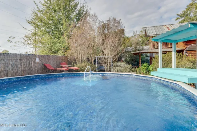 $1,550 | 1815 Nicholson Avenue, Unit UPPER LOFT, Waveland, MS 39576