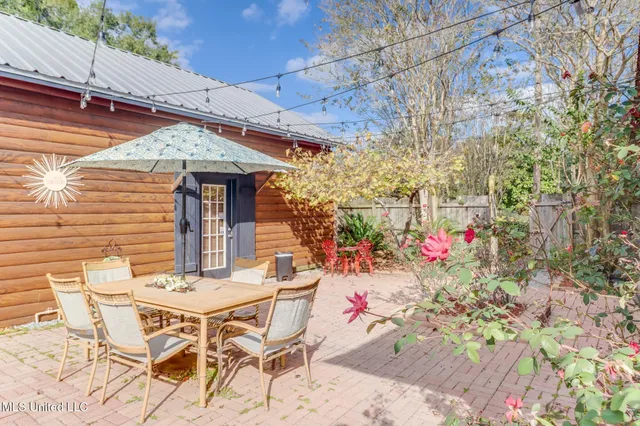 $1,550 | 1815 Nicholson Avenue, Unit UPPER LOFT, Waveland, MS 39576