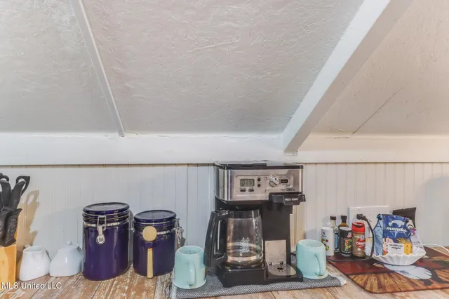 $1,550 | 1815 Nicholson Avenue, Unit UPPER LOFT, Waveland, MS 39576