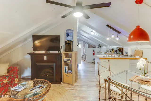 $1,550 | 1815 Nicholson Avenue, Unit UPPER LOFT, Waveland, MS 39576