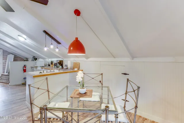 $1,550 | 1815 Nicholson Avenue, Unit UPPER LOFT, Waveland, MS 39576