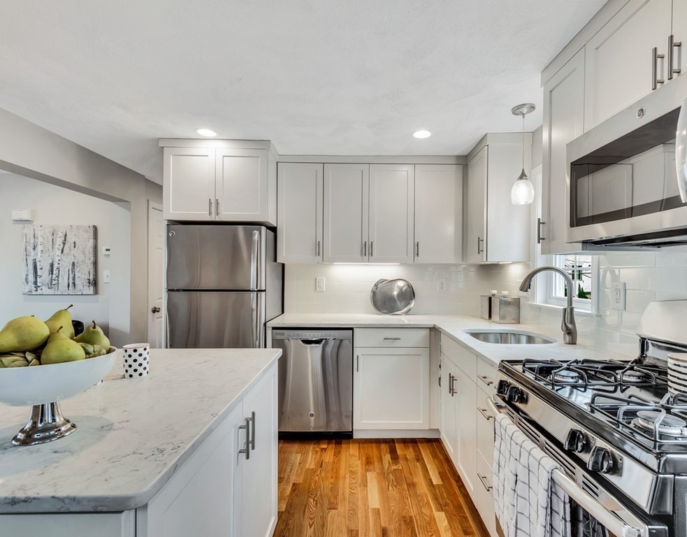 9 Evergreen Lane, Unit 9 Arlington, MA 02474 - Photo 4 of 23