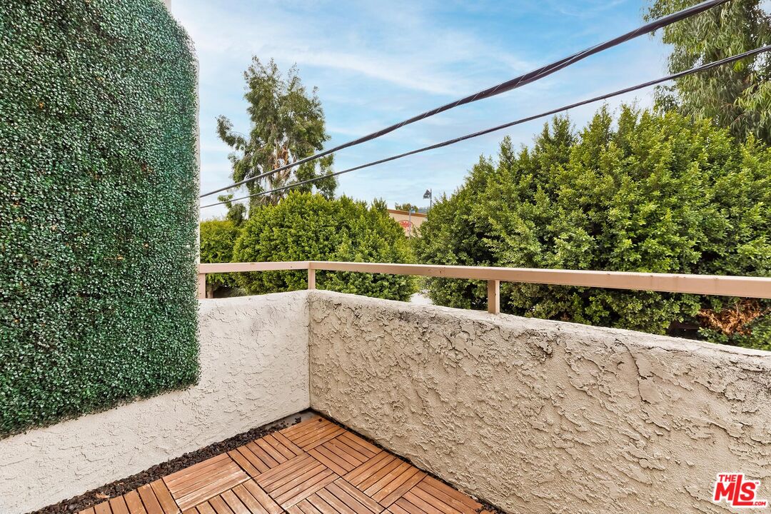 10926 Bluffside Drive, Unit 20 Studio City, CA 91604 - Photo 6 of 31 a view of balcony