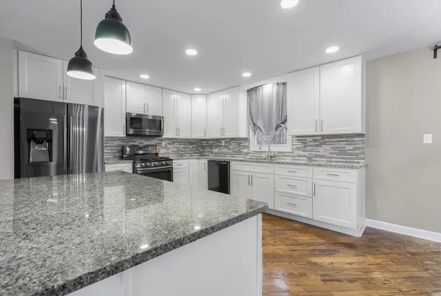 $379,900 | 24240 South Burr Road, Channahon, IL 60410