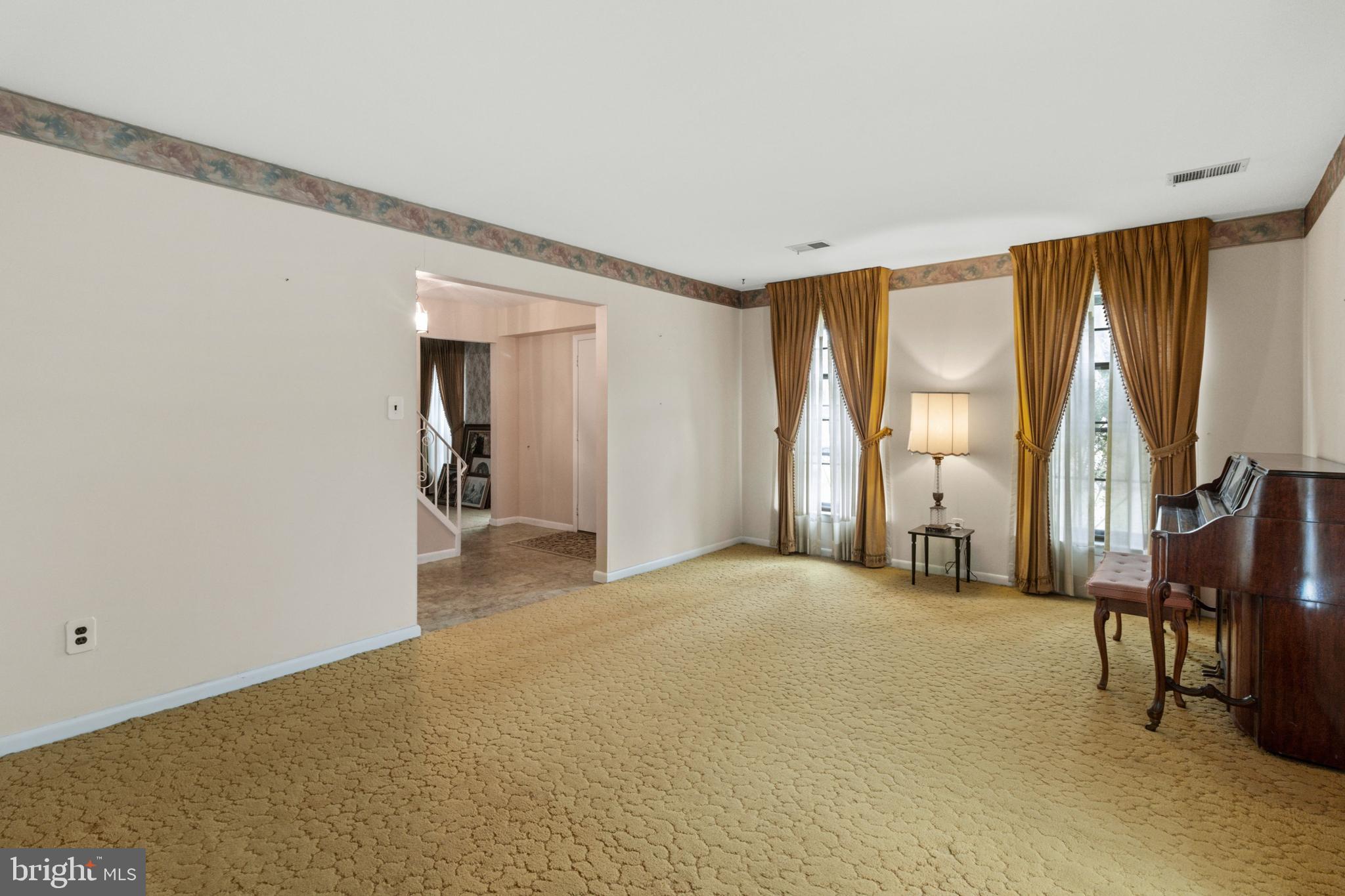 546 Coach Road Horsham, PA 19044 - Photo 6 of 27 Gallery Image 6
