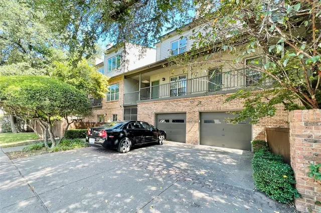 $2,200 | 6303 Richmond Avenue, Unit 207, Dallas, TX 75214