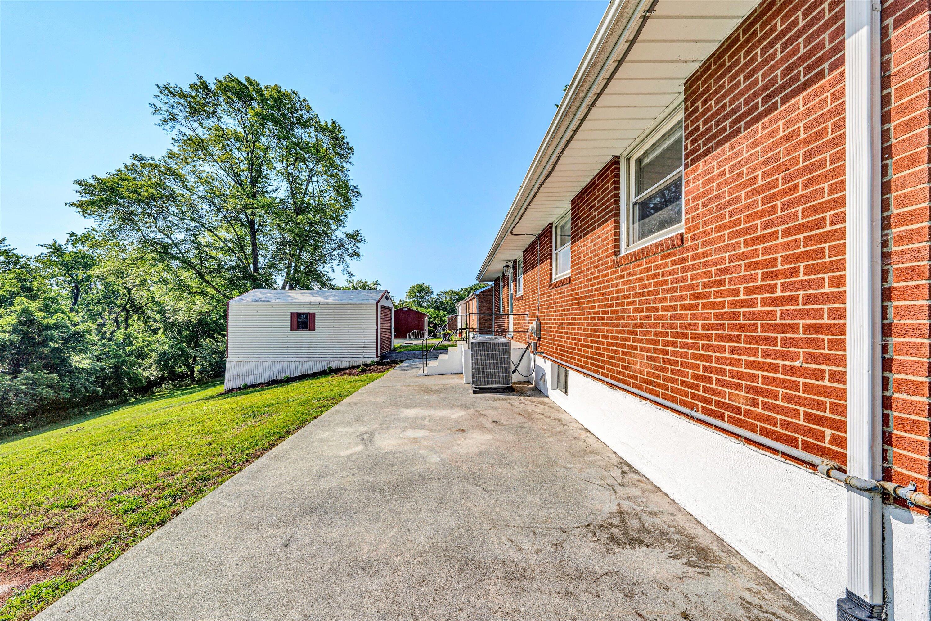 5225 Florist Road Roanoke, VA 24012 - Photo 34 of 38 a view of a back yard of the house